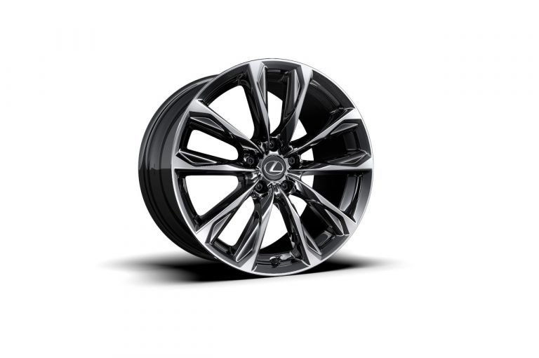 Lexus IS 2020: immagini ufficiali