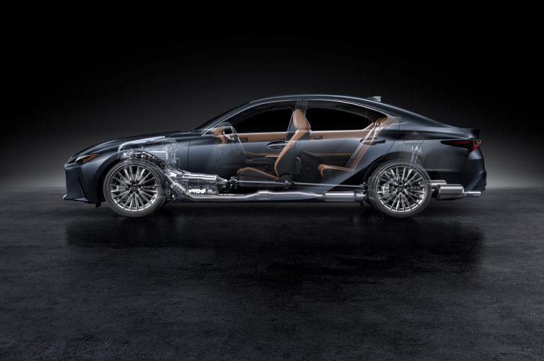 Lexus IS 2020: immagini ufficiali