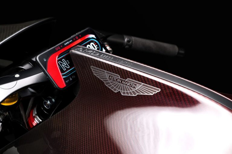 AMB 001 by Aston Martin e Brough Superior, primi test in pista