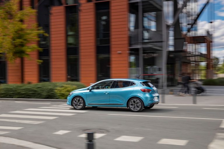 Renault Clio E-Tech Hybrid 2020: immagini ufficiali