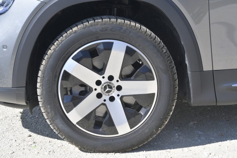 Mercedes GLB 200d: la prova su strada