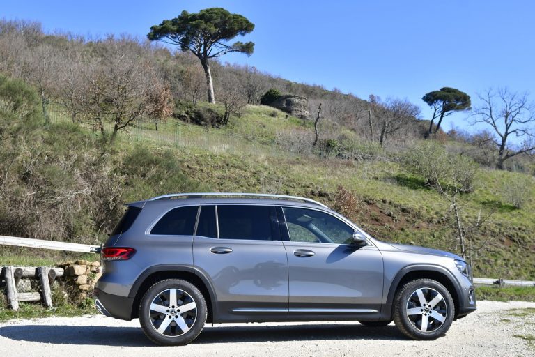 Mercedes GLB 200d: la prova su strada