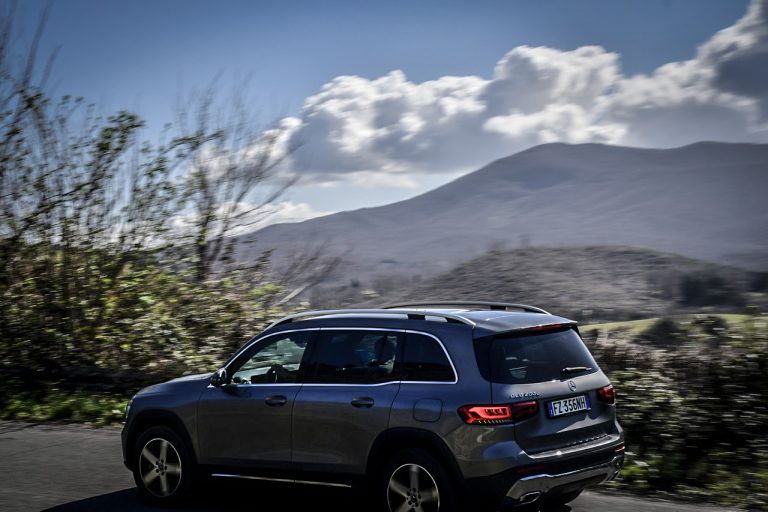 Mercedes GLB 200d: la prova su strada