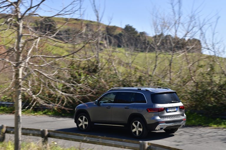 Mercedes GLB 200d: la prova su strada