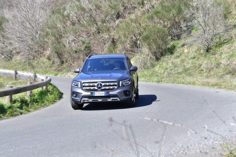 Mercedes GLB 200d: la prova su strada
