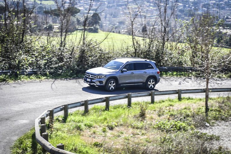 Mercedes GLB 200d: la prova su strada
