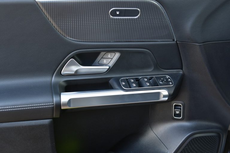 Mercedes GLB 200d: la prova su strada