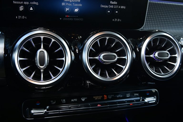 Mercedes GLB 200d: la prova su strada