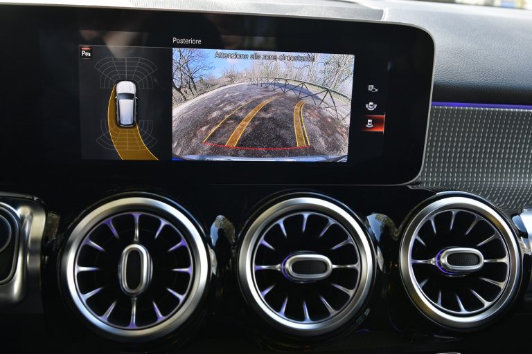 Mercedes GLB 200d: la prova su strada