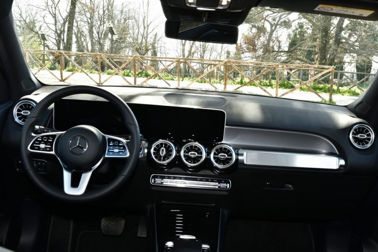 Mercedes GLB 200d: la prova su strada