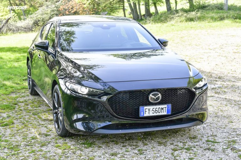 Mazda 3 Skyactiv-X Exclusive AT: la prova su strada