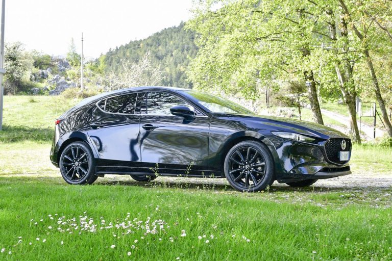 Mazda 3 Skyactiv-X Exclusive AT: la prova su strada