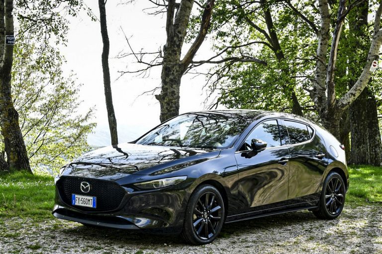 Mazda 3 Skyactiv-X Exclusive AT: la prova su strada
