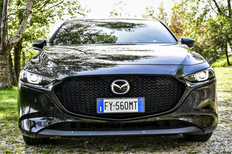 Mazda 3 Skyactiv-X Exclusive AT: la prova su strada