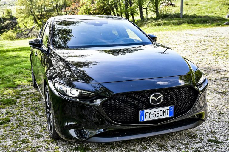 Mazda 3 Skyactiv-X Exclusive AT: la prova su strada