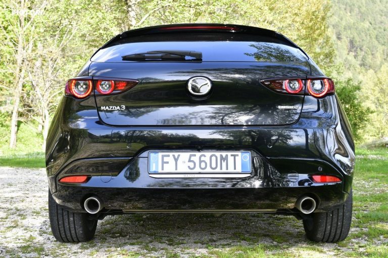 Mazda 3 Skyactiv-X Exclusive AT: la prova su strada