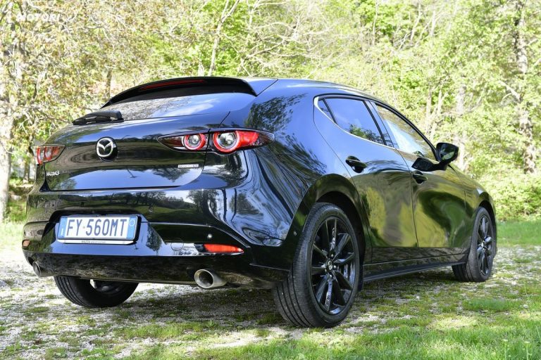 Mazda 3 Skyactiv-X Exclusive AT: la prova su strada