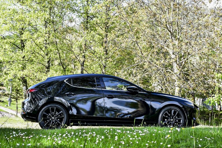 Mazda 3 Skyactiv-X Exclusive AT: la prova su strada