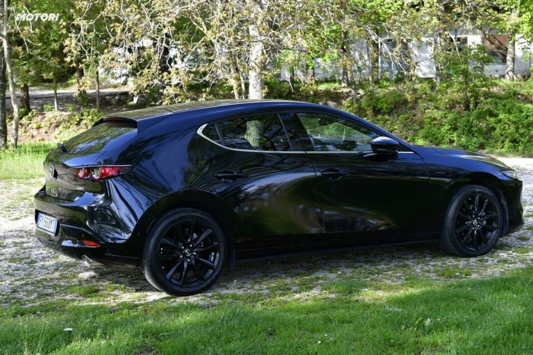 Mazda 3 Skyactiv-X Exclusive AT: la prova su strada