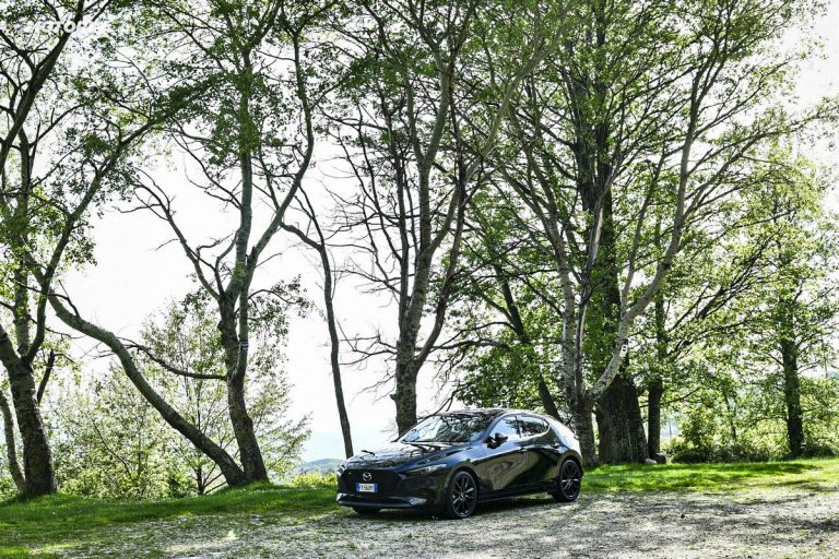 Mazda 3 Skyactiv-X Exclusive AT: la prova su strada