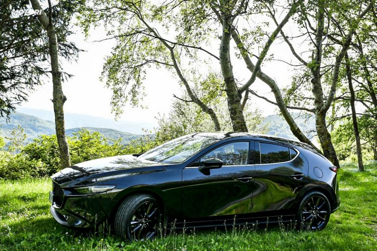 Mazda 3 Skyactiv-X Exclusive AT: la prova su strada