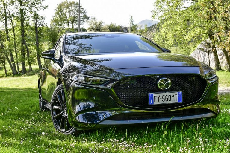 Mazda 3 Skyactiv-X Exclusive AT: la prova su strada