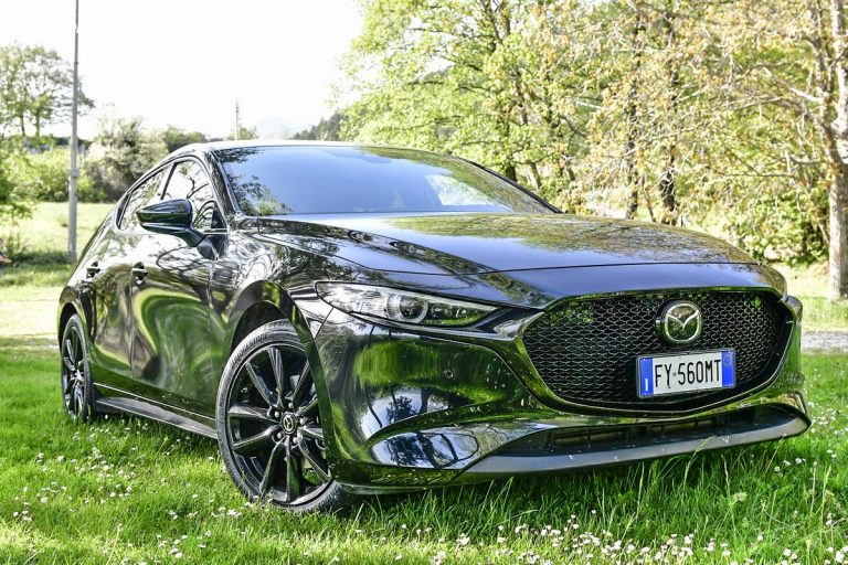 Mazda 3 Skyactiv-X Exclusive AT: la prova su strada