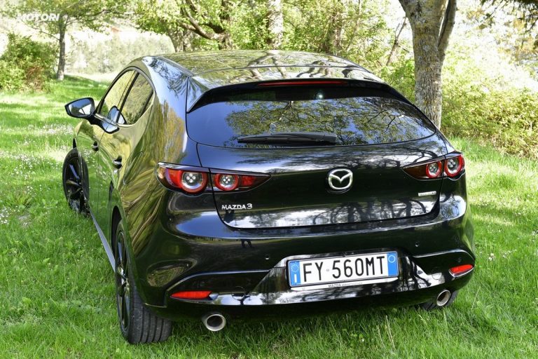 Mazda 3 Skyactiv-X Exclusive AT: la prova su strada