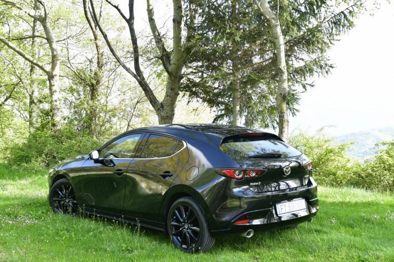 Mazda 3 Skyactiv-X Exclusive AT: la prova su strada