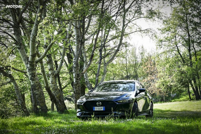 Mazda 3 Skyactiv-X Exclusive AT: la prova su strada