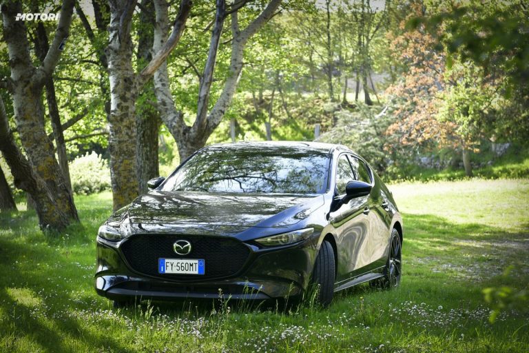 Mazda 3 Skyactiv-X Exclusive AT: la prova su strada