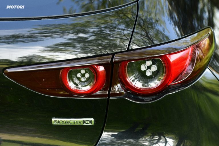 Mazda 3 Skyactiv-X Exclusive AT: la prova su strada