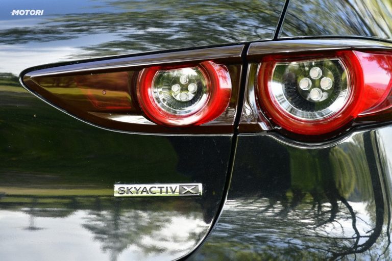 Mazda 3 Skyactiv-X Exclusive AT: la prova su strada