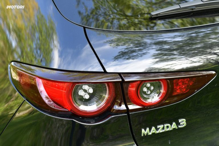 Mazda 3 Skyactiv-X Exclusive AT: la prova su strada