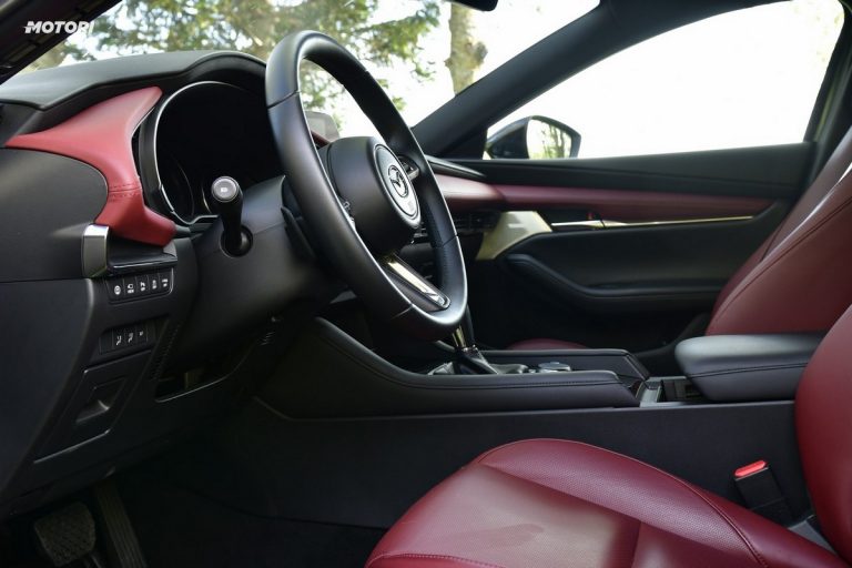 Mazda 3 Skyactiv-X Exclusive AT: la prova su strada