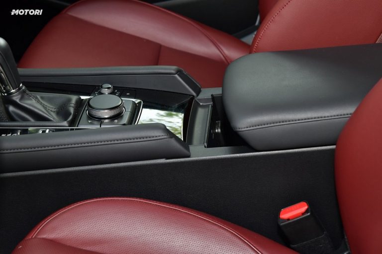 Mazda 3 Skyactiv-X Exclusive AT: la prova su strada