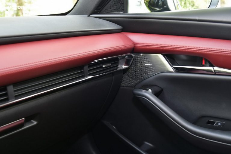 Mazda 3 Skyactiv-X Exclusive AT: la prova su strada