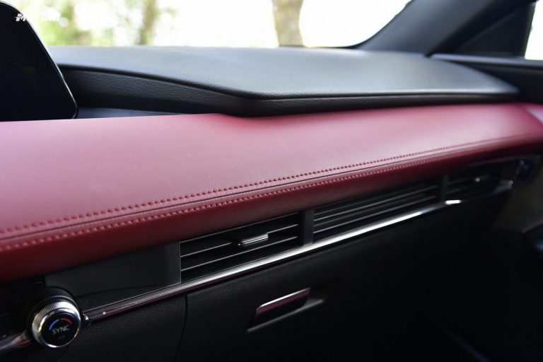 Mazda 3 Skyactiv-X Exclusive AT: la prova su strada