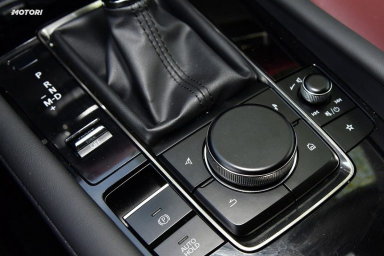Mazda 3 Skyactiv-X Exclusive AT: la prova su strada