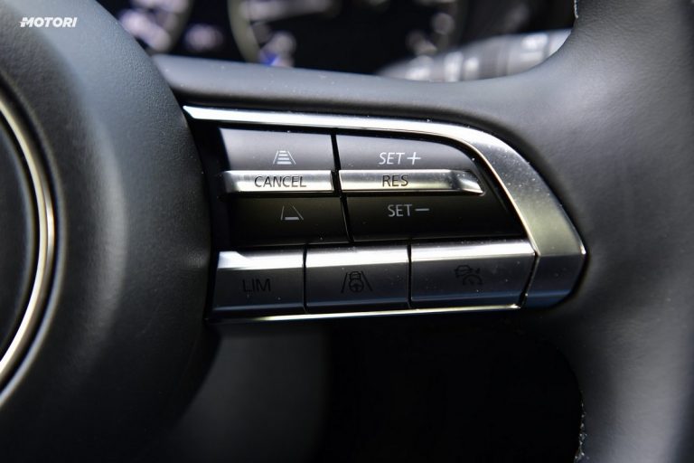 Mazda 3 Skyactiv-X Exclusive AT: la prova su strada