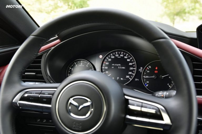 Mazda 3 Skyactiv-X Exclusive AT: la prova su strada