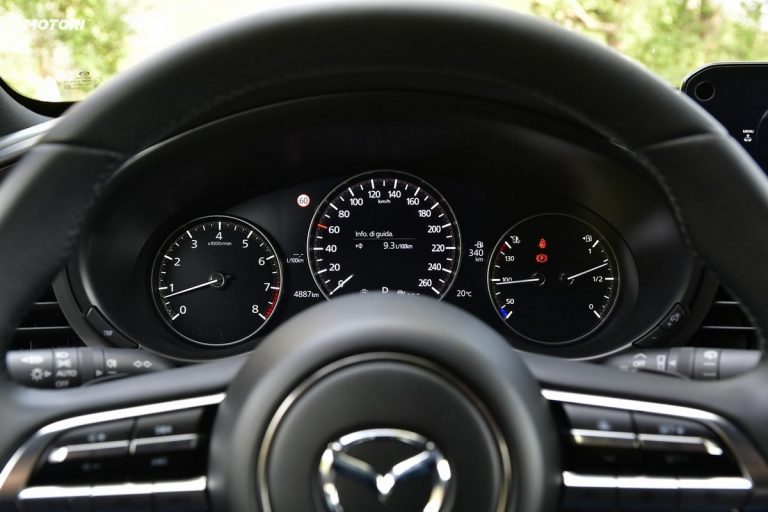 Mazda 3 Skyactiv-X Exclusive AT: la prova su strada