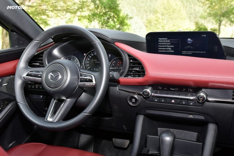 Mazda 3 Skyactiv-X Exclusive AT: la prova su strada