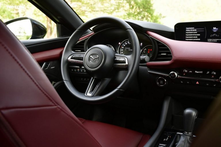 Mazda 3 Skyactiv-X Exclusive AT: la prova su strada