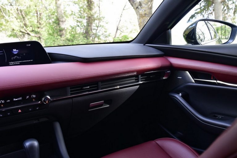 Mazda 3 Skyactiv-X Exclusive AT: la prova su strada