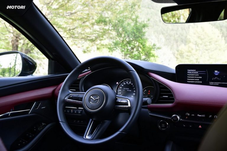 Mazda 3 Skyactiv-X Exclusive AT: la prova su strada