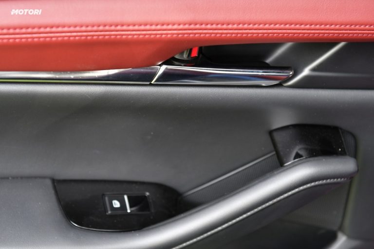 Mazda 3 Skyactiv-X Exclusive AT: la prova su strada