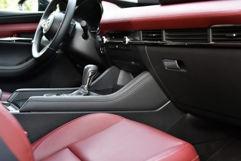 Mazda 3 Skyactiv-X Exclusive AT: la prova su strada