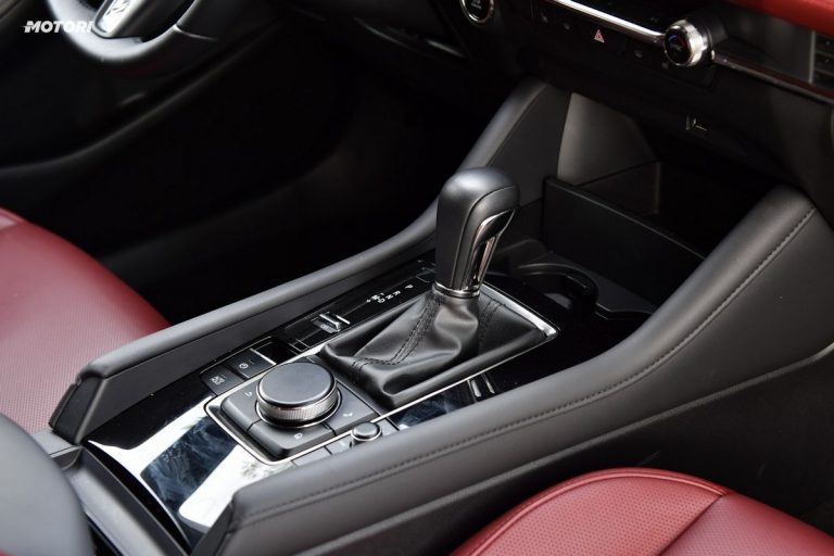 Mazda 3 Skyactiv-X Exclusive AT: la prova su strada
