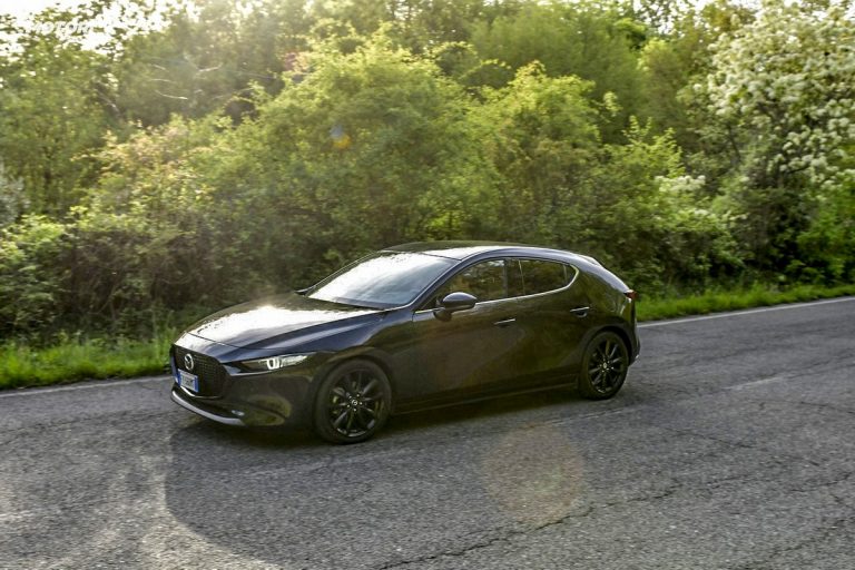 Mazda 3 Skyactiv-X Exclusive AT: la prova su strada